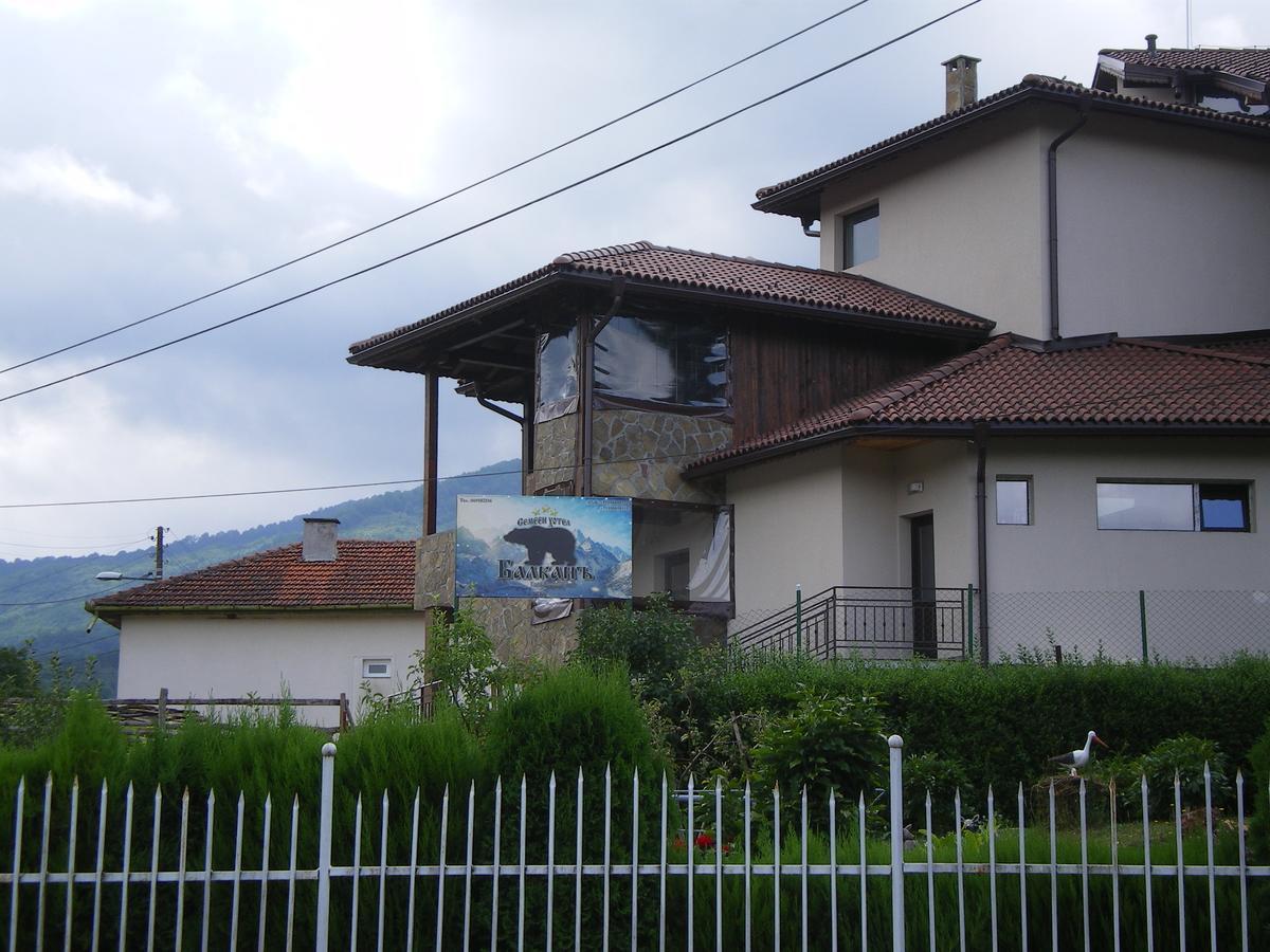 Family Hotel Balkana Apriltsi  Dış mekan fotoğraf