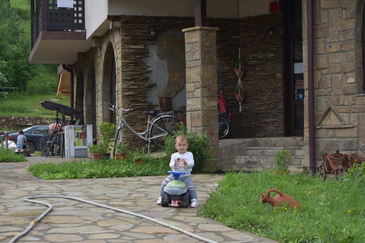 Family Hotel Balkana Apriltsi  Dış mekan fotoğraf